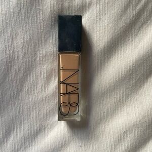 Nars Longwear Radiant Foundation
